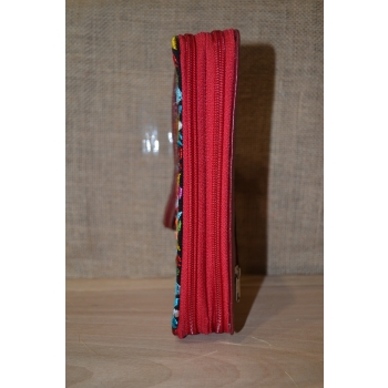 Portfel duży skórzany dwukomorowy czerwony z kwiatowym kolorowym haftem .